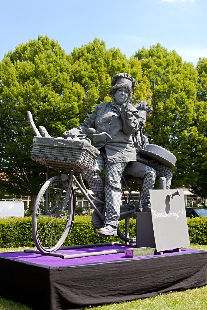 valkenburg living statue levend standbeeld evenement event festival festiviteit kunst art straatkunst streetart artiest beeld beeldhouwwerk